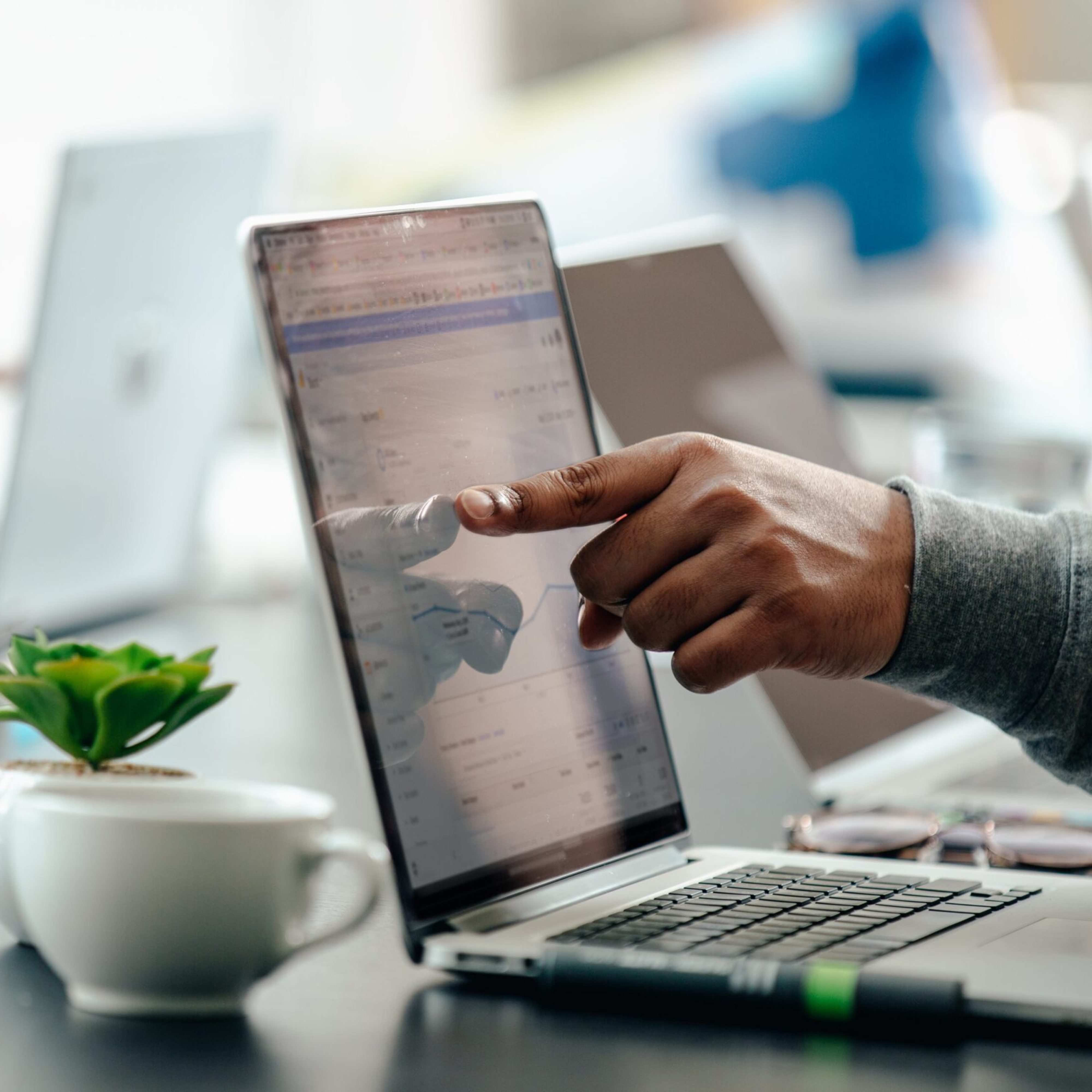 man-pointing-at-laptop-screen-analytics